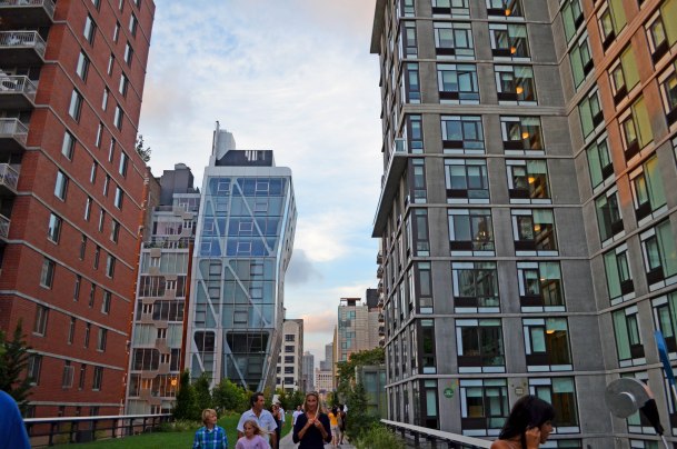 Virginia Duran Blog- Amazing Buildings You Shouldn't Miss Around The High Line- HL23 Apartments by Niel Denari New York