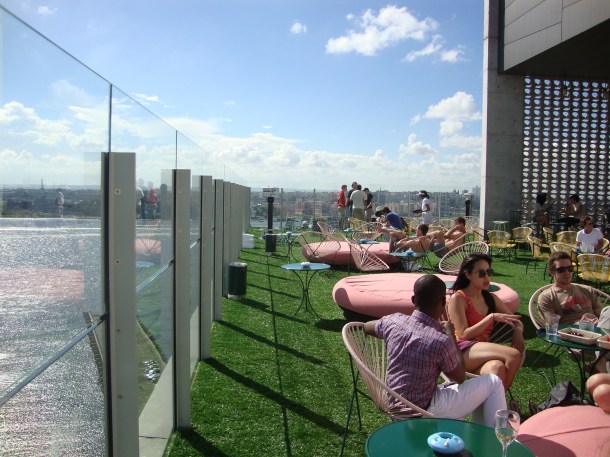 Virginia Duran Blog- Amazing Buildings You Shouldn't Miss Around The High Line- Standard Hotel by Polshek Partnership Architects New York