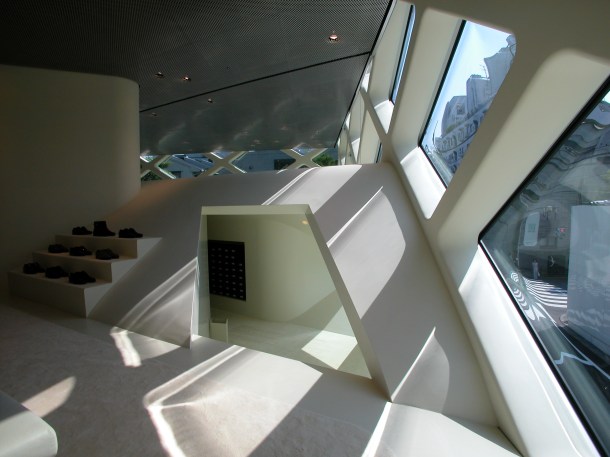 Virginia Duran Blog- 20 Amazing Fashion Stores Designed by Famous Architects- Prada Herzo&deMeuron Interior