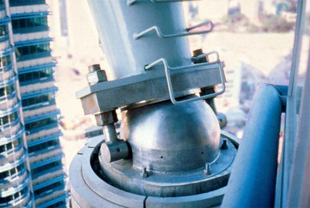 Virginia Duran Blog- Photography 10 Great Buildings Under Construction- Petronas Towers by Cesar Pelli 2 detail