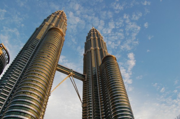 Virginia Duran Blog- Photography 10 Great Buildings Under Construction- Petronas Towers by Cesar Pelli 2