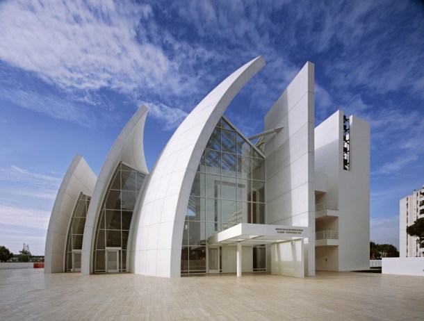 Virginia Duran Blog- The 8 Newest Buildings of Rome- Parrocchia Dio Padre Misericordioso by Richard Meier exterior