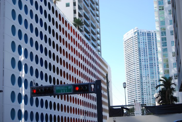 Virginia Duran Blog- 23 Spots You Shouldn't Miss in Miami If You Love Architecture- 500 Brickell by Arquitectonica street