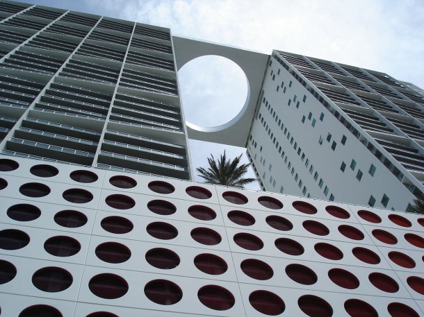 Virginia Duran Blog- 23 Spots You Shouldn't Miss in Miami If You Love Architecture- 500 Brickell by Arquitectonica