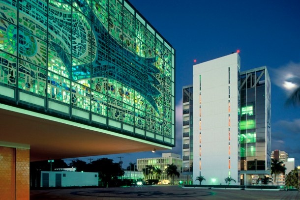 Virginia Duran Blog- 23 Spots You Shouldn't Miss in Miami If You Love Architecture- Bacardi Building by Enrique Gutierrez- Photo_by_Robin_Hill_©_www.robinhill.net