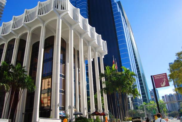 Virginia Duran Blog- 23 Spots You Shouldn't Miss in Miami If You Love Architecture- Colonnade Plaza-