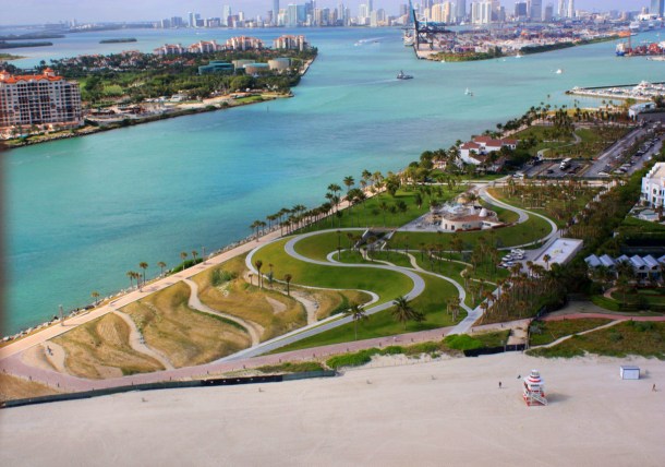 Virginia Duran Blog- 23 Spots You Shouldn't Miss in Miami If You Love Architecture- Lincoln Theater - South Pointe Park by Hargreaves Associates + Nice Views-