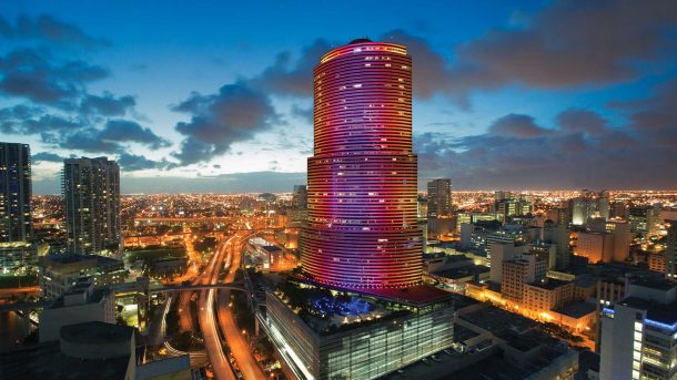 Virginia Duran Blog- 23 Spots You Shouldn't Miss in Miami If You Love Architecture- Miami Tower by Pei Cobb