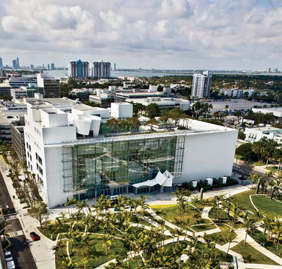 Virginia Duran Blog- 23 Spots You Shouldn't Miss in Miami If You Love Architecture- New World Symphony by Frank Gehry skyline