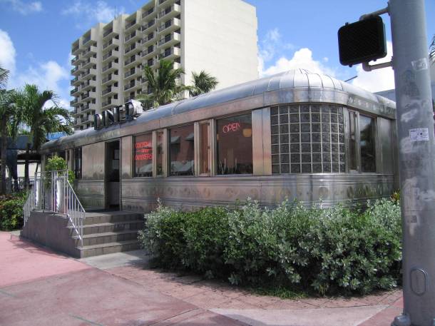 Virginia Duran Blog- Miami- The Best Art Deco Architecture-11th St. Diner