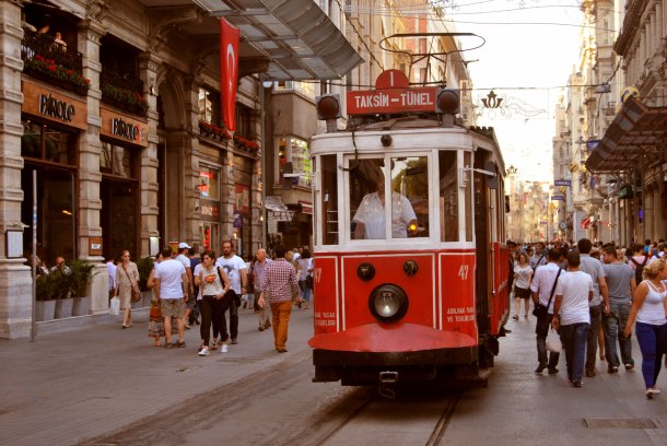 Virginia Duran Blog- 10 Sites To Take The Best Skyline Pictures in Istanbul- İstanbul İstiklal Cd Taksim