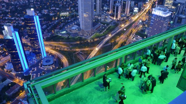 Virginia Duran Blog- 10 Sites To Take The Best Skyline Pictures in Istanbul- Sapphire Tower-night 2