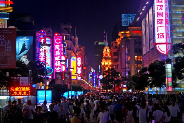 Virginia Duran Blog- Sites to Take the Best Skyline Pictures in Shanghai- Nanjing Road