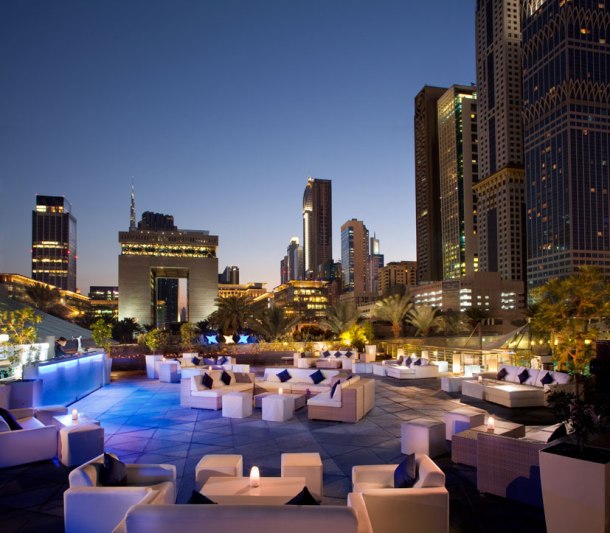 Virginia Duran Blog- 10 Sites To Take The Best Skyline Pictures in Dubai- Jumeirah Emirates Towers Hotel