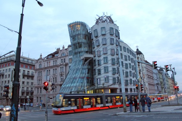 virginia-duran-prague-frank-gehry-dancing-house-wallpaper