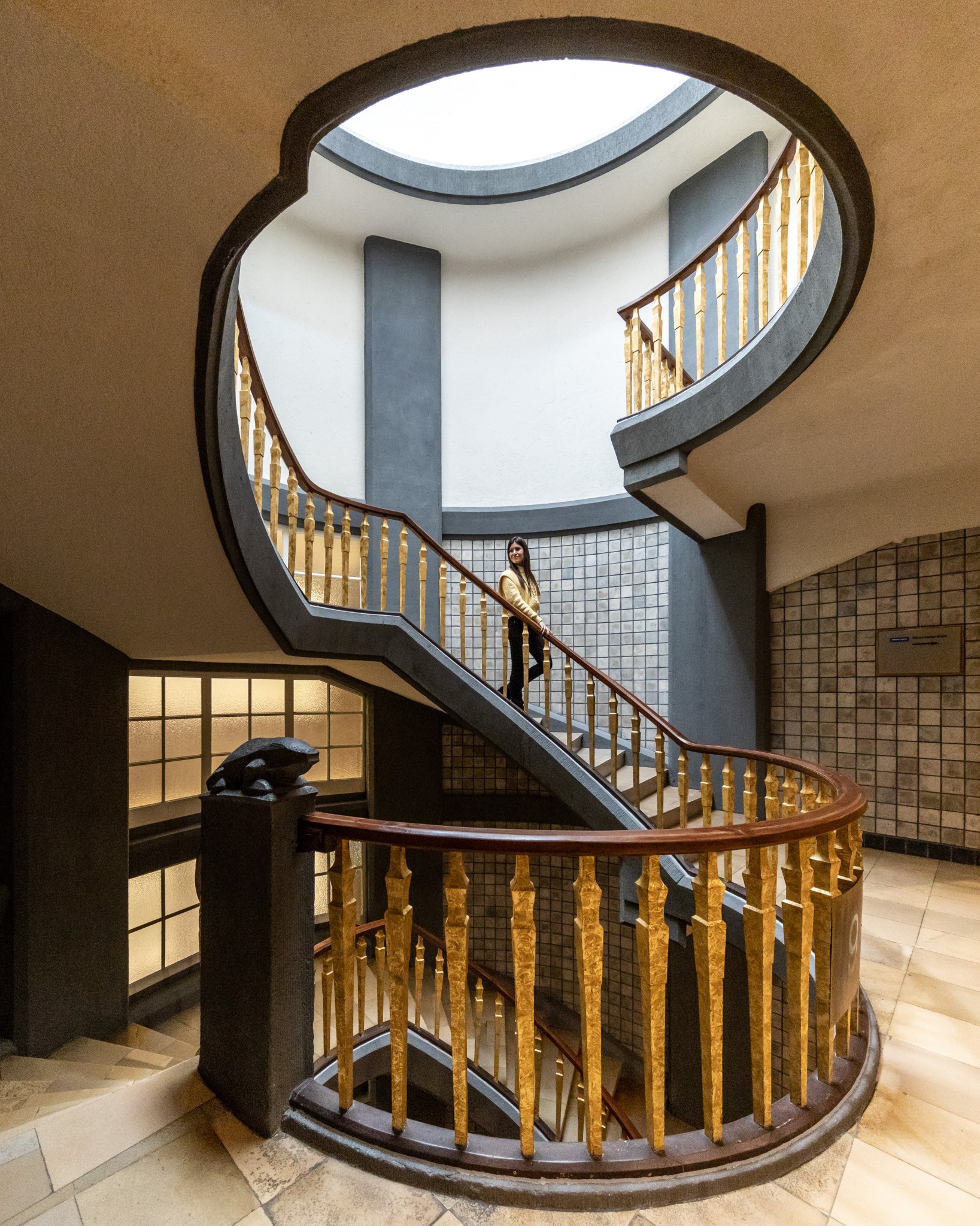 The Instagram Hunt: 12 Beautiful Staircases in Hamburg | Virginia Duran